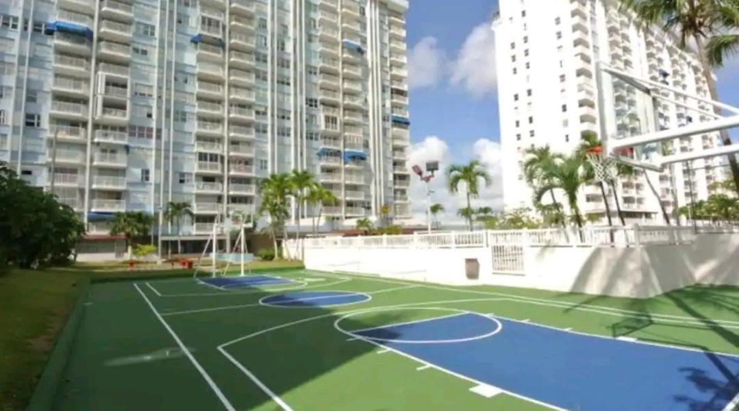 Beach Apartments At Marbella Del Caribe Сан Хуан Екстериор снимка