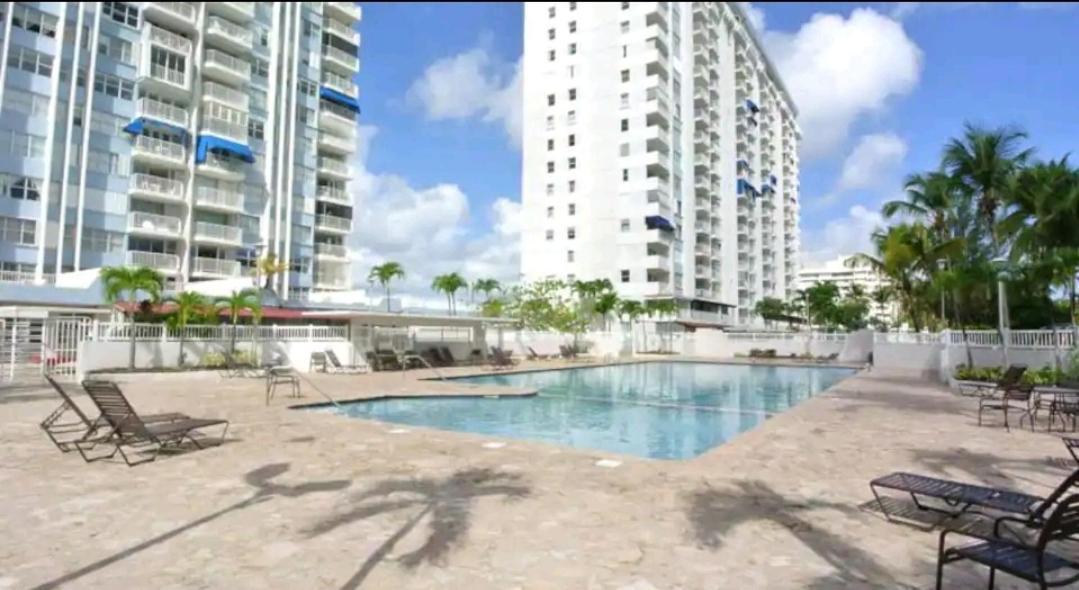 Beach Apartments At Marbella Del Caribe Сан Хуан Екстериор снимка